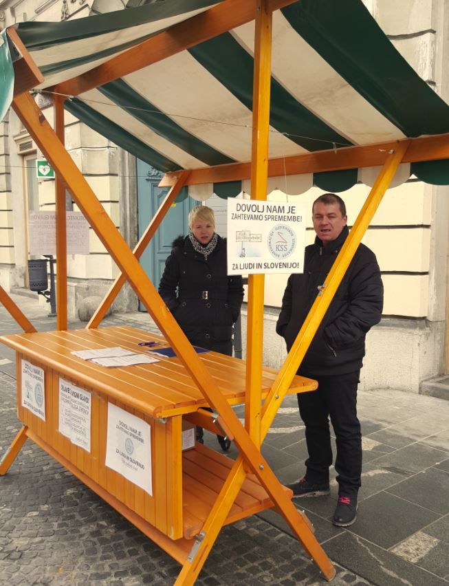 Stojnica izpred UE Ljubljana od strani
